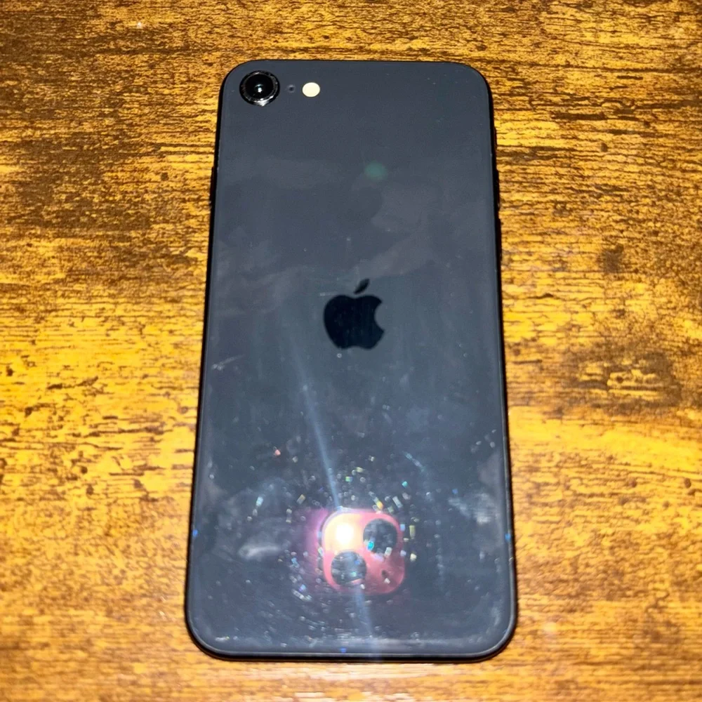 Unlocked Black iPhone SE – 64GB – Excellent Condition